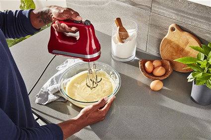KitchenAid 5KHM6118 EER Batteuse-mélangeuse 6 vitesses avec batteurs flexibles - Rouge